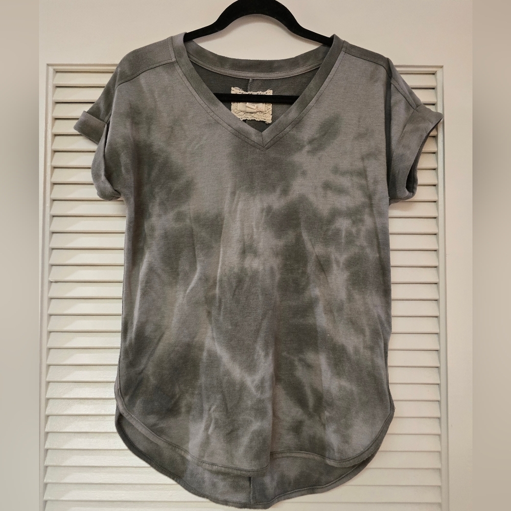 Cupio - Grey Tie-Dye Casual Short-Sleeve V-Neck Top